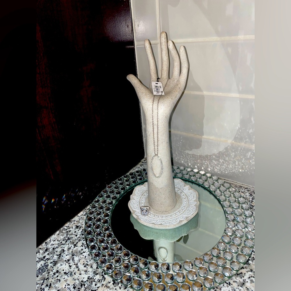 Beautiful elegant oval bling necklace